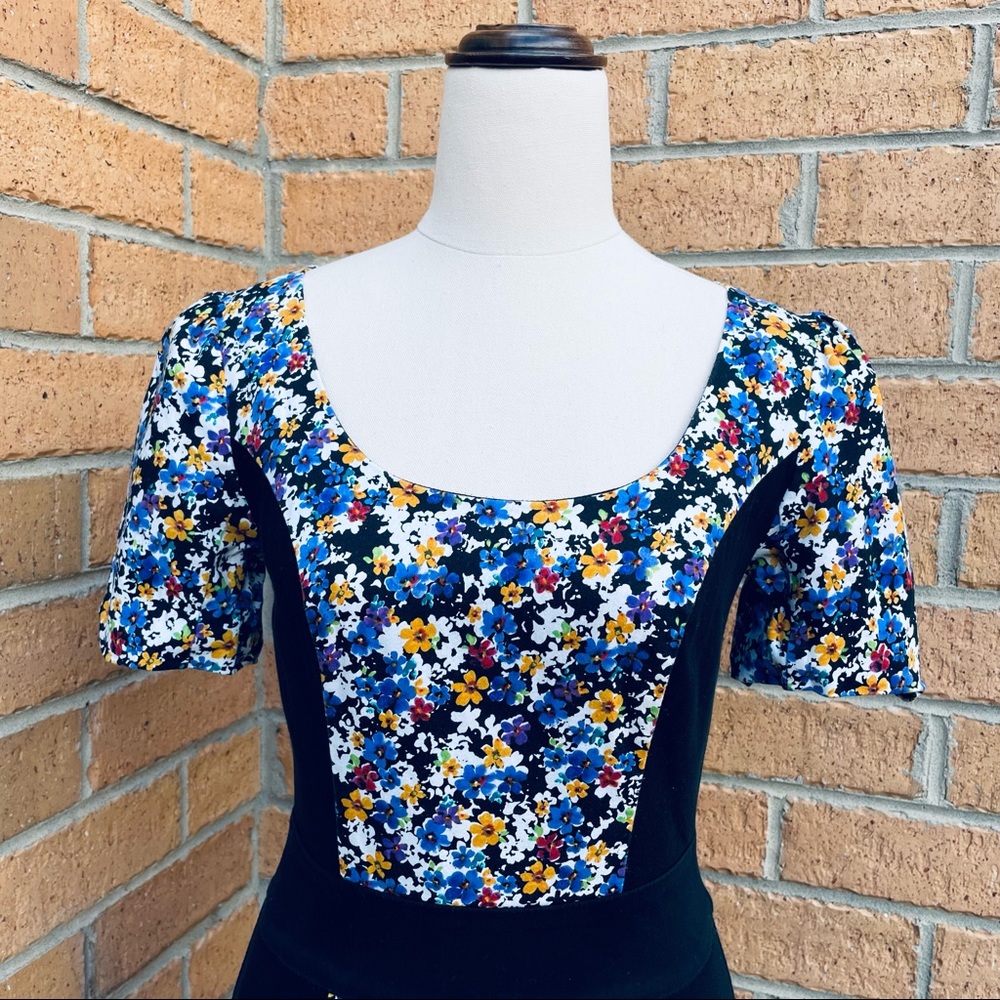 ✨Host Pick✨ REVIEW Floral Panel Pencil Dress Size 6 Capped Sleeves Smart Casual - Picture 2 of 7